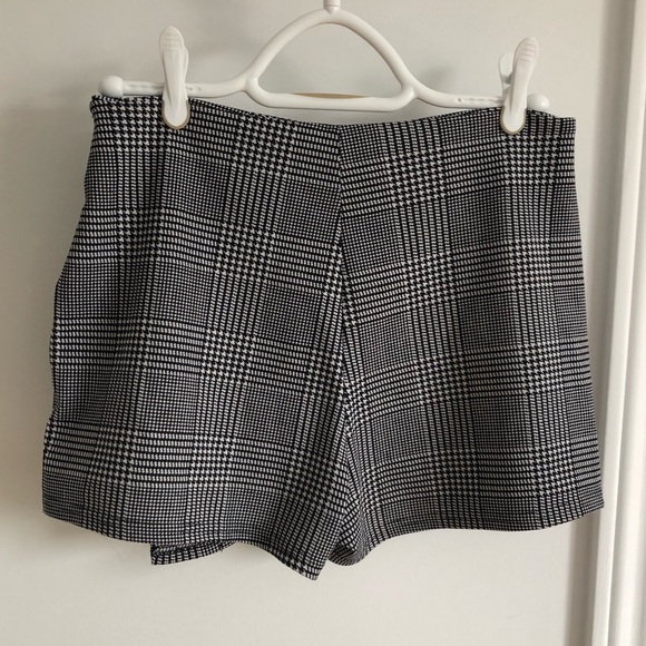 Street wear society checkered mini skirt/shorts - Picture 3 of 5